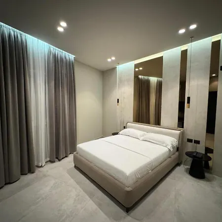 Nuna & Hotel Radhimë