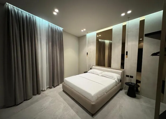 Nuna & Hotel Radhimë