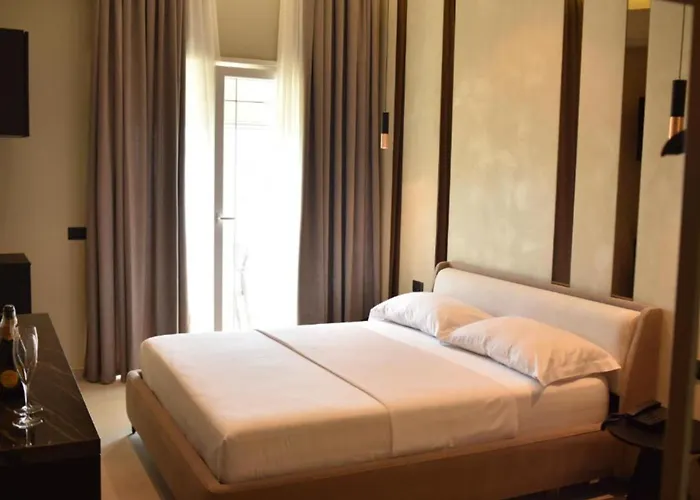 Nuna & Hotel Radhimë