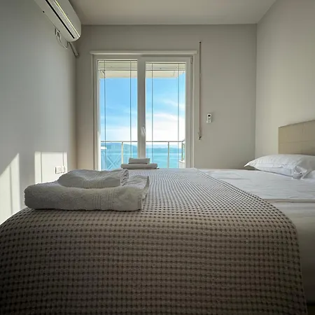 Nuna & Ξενοδοχείο Radhimë