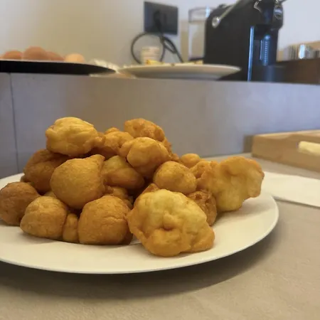 Nuna & Ξενοδοχείο Radhimë