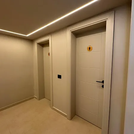 Nuna & Ξενοδοχείο Radhimë