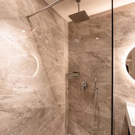 Hotel Nuna & 4*