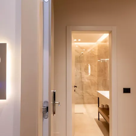 Hotel Nuna & 4*