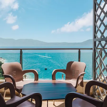 Hotel Nuna & 4*