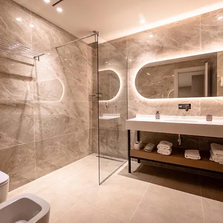 Hotel Nuna & 4*