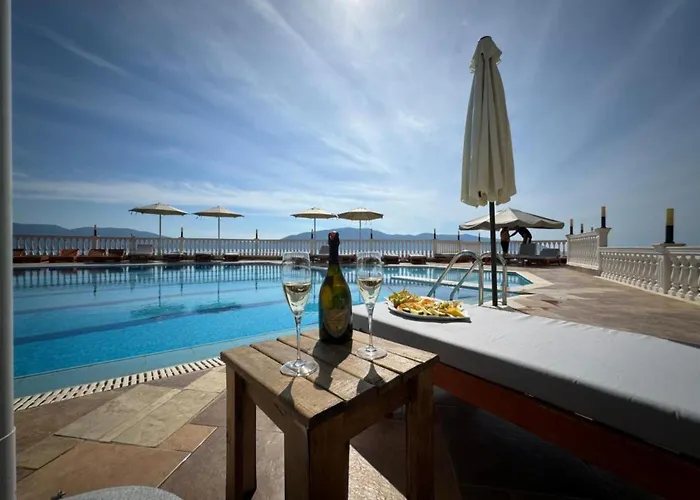 Nuna & Hotel